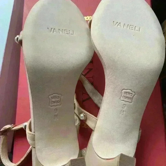 Vaneli Maryke Fabric & Pearl Sandals in Champagne Fabric 9 M - Picture 7 of 8